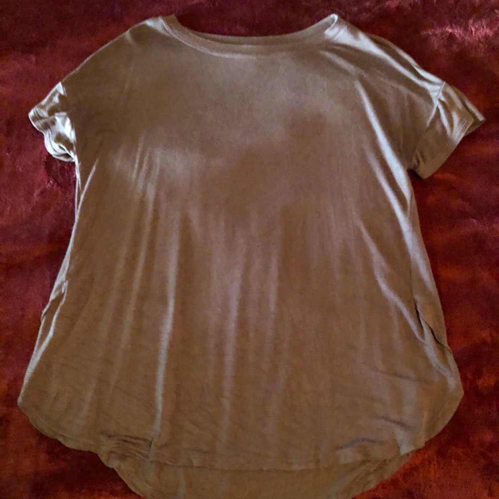 Gray short sleeve shirt loose fitting soft and comfortable